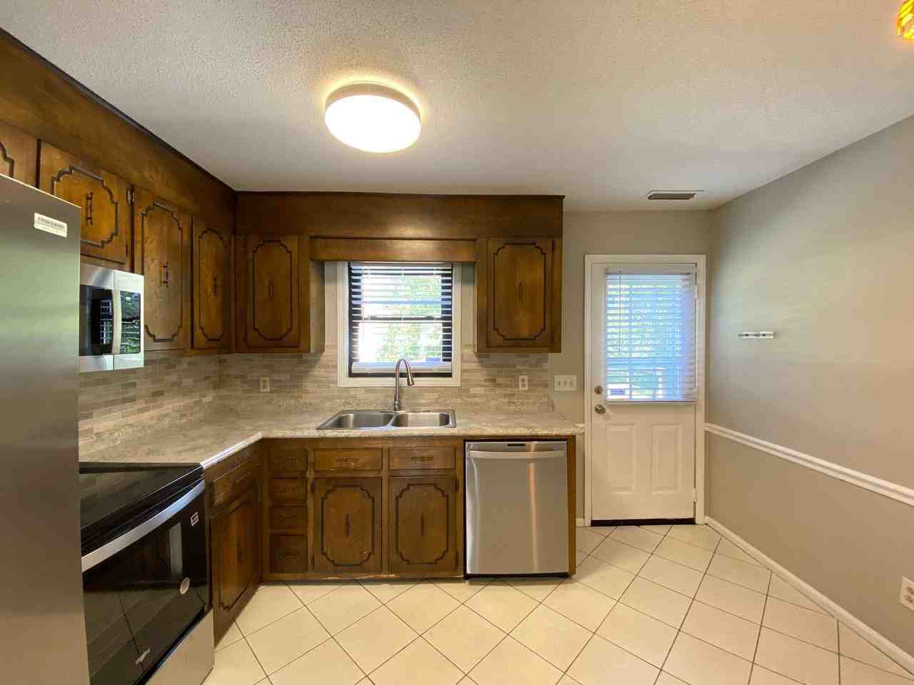 1250 Millerwood Dr - Photo 3 of 18