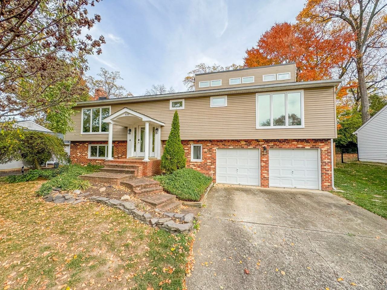 8307 Crown Court Rd - Photo 2 of 30