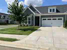 featured image of 2522 Elmcroft Ave