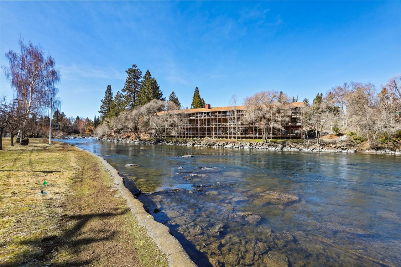 1562 Nw 1st St #3 - Photo 3 of 24