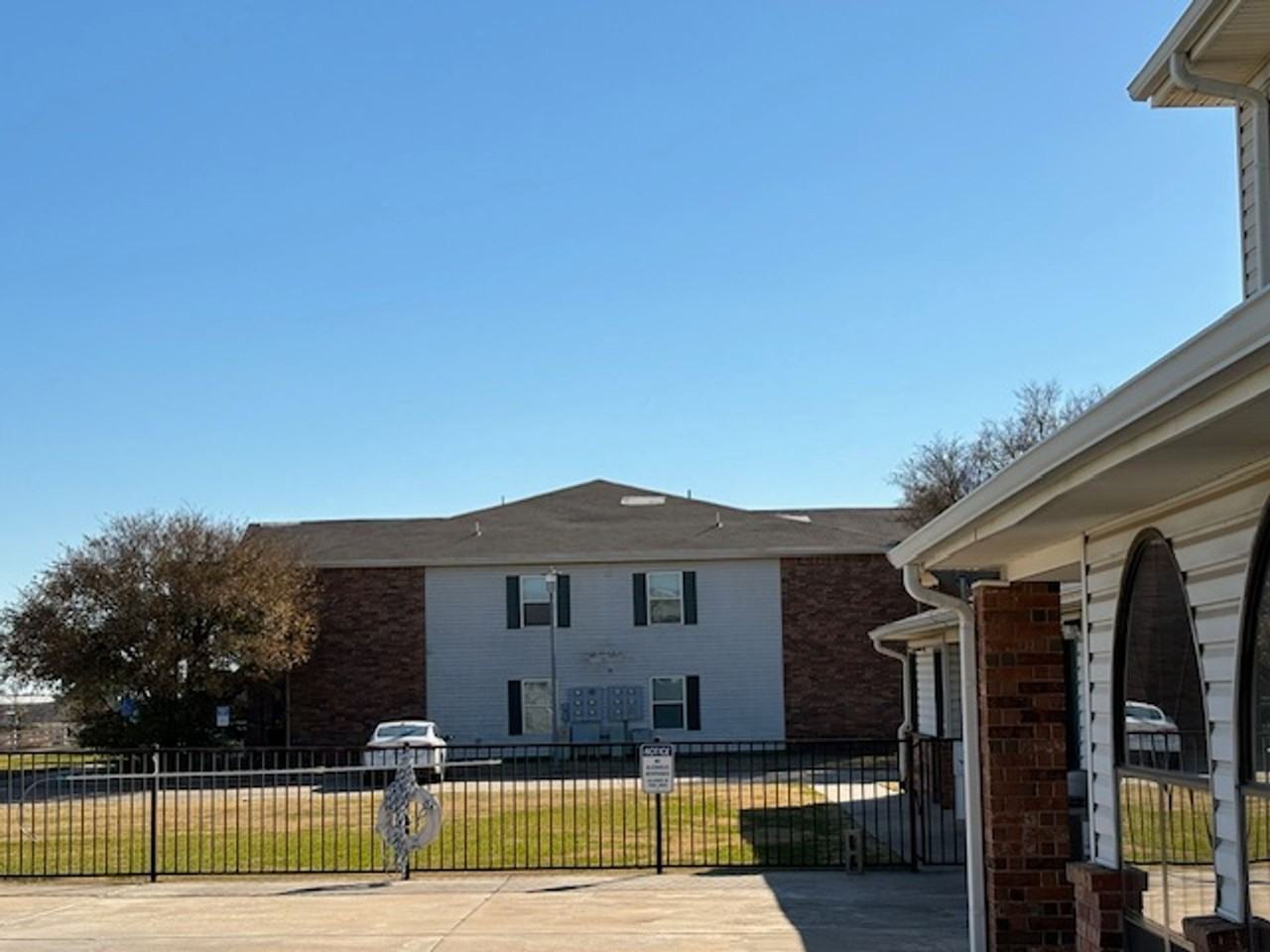 Ashford Place Apartments - Photo 2 of 4