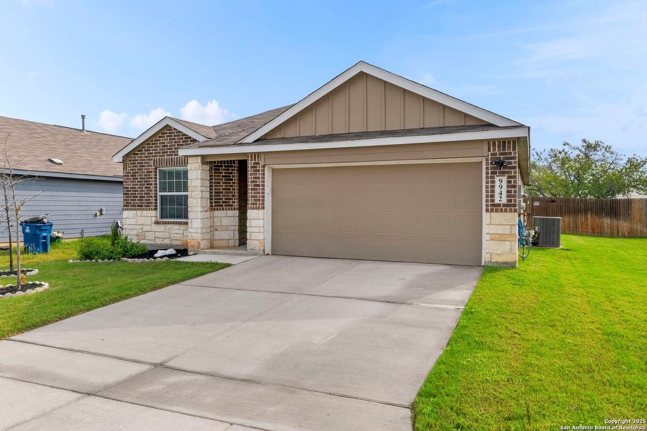9942 Sarrebourg St - Photo 3 of 33