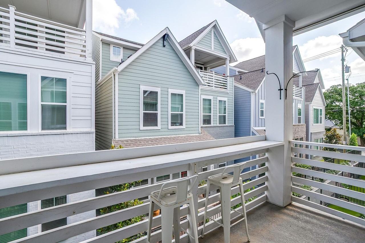 4912 Deavers Ln - Photo 2 of 25