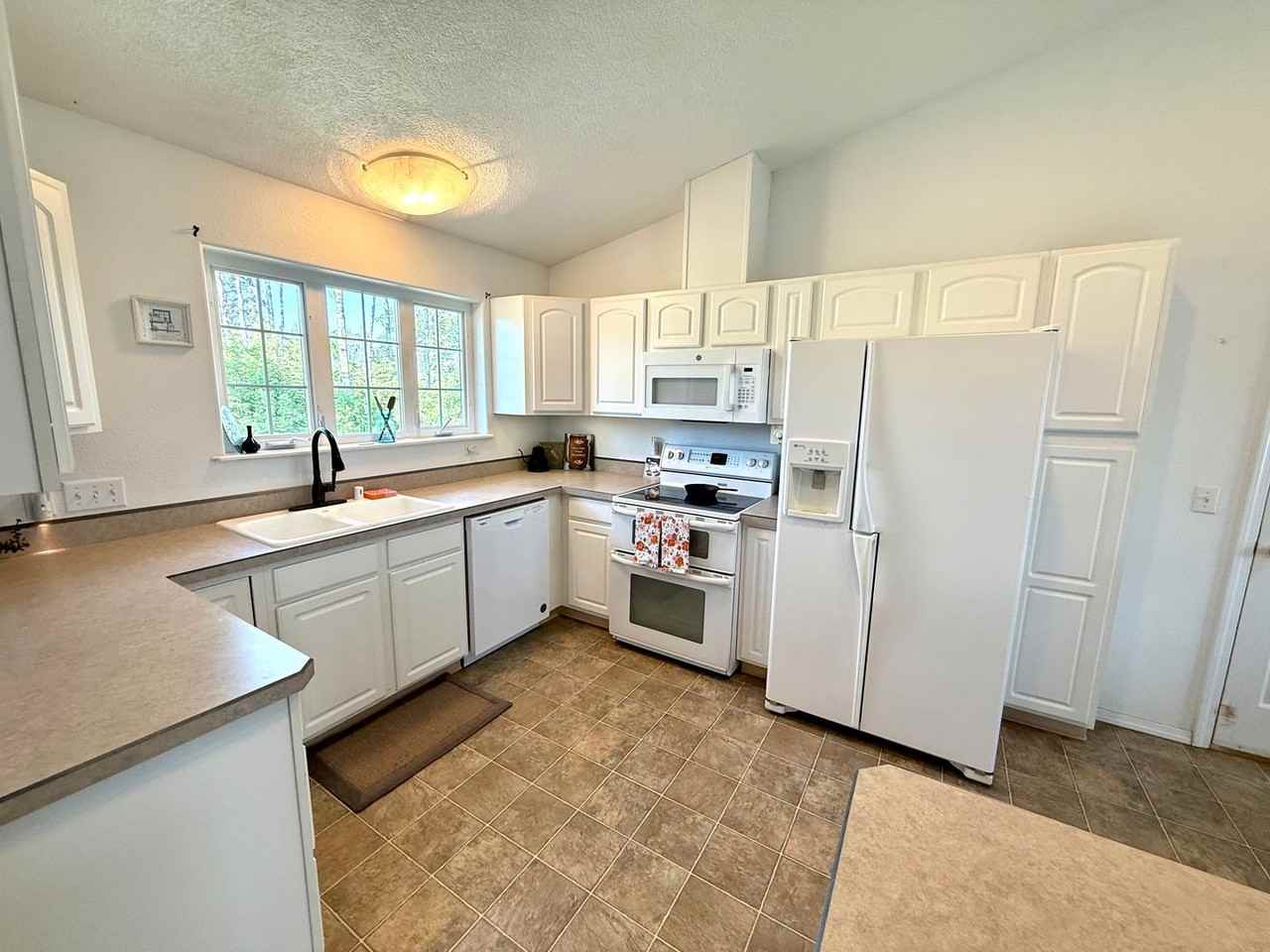 48300 Vanderberg Ct - Photo 2 of 26