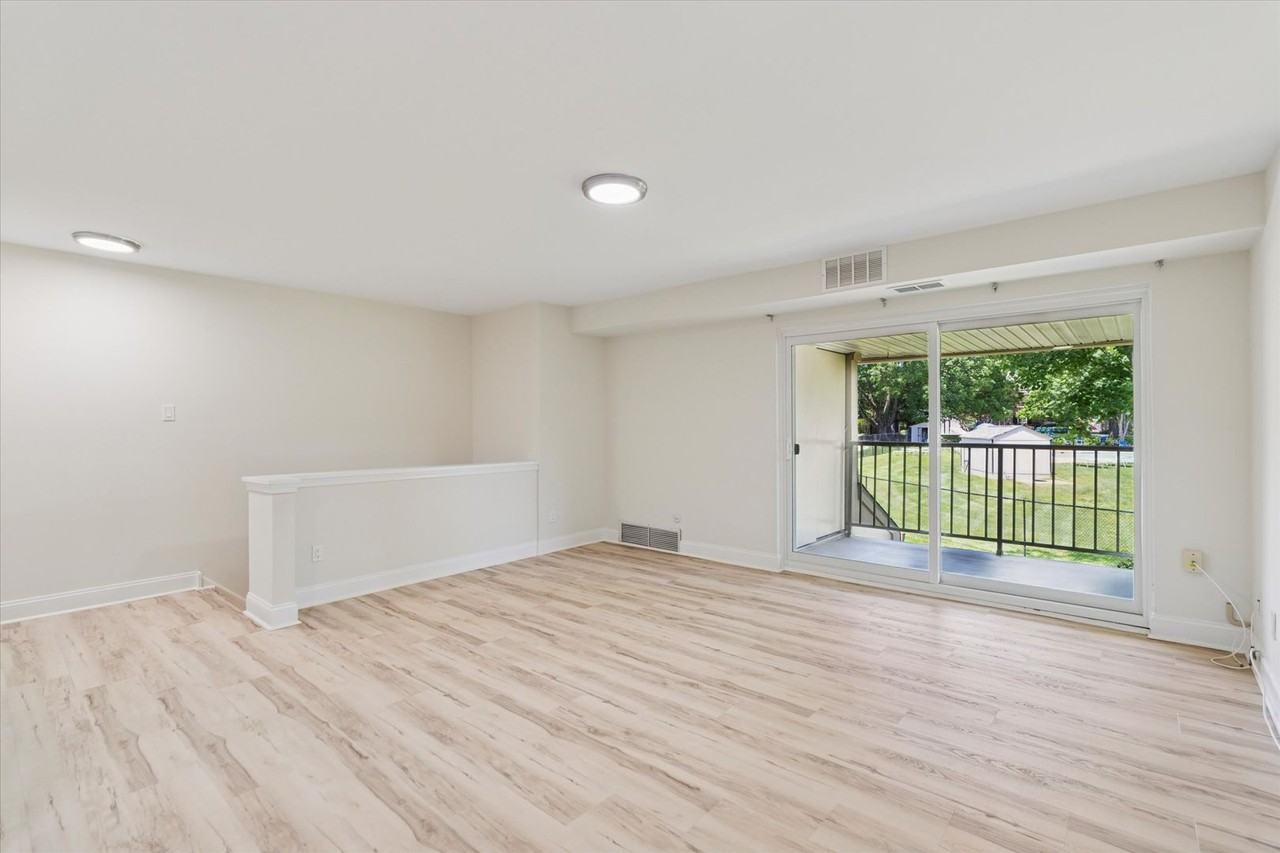 215 Old Forge Xing - Photo 3 of 21