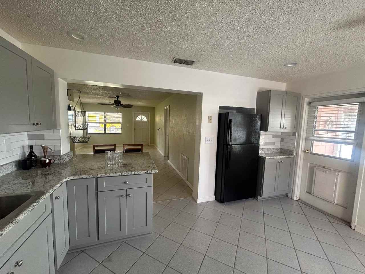 3303 Minnow Creek Dr - Photo 5 of 42