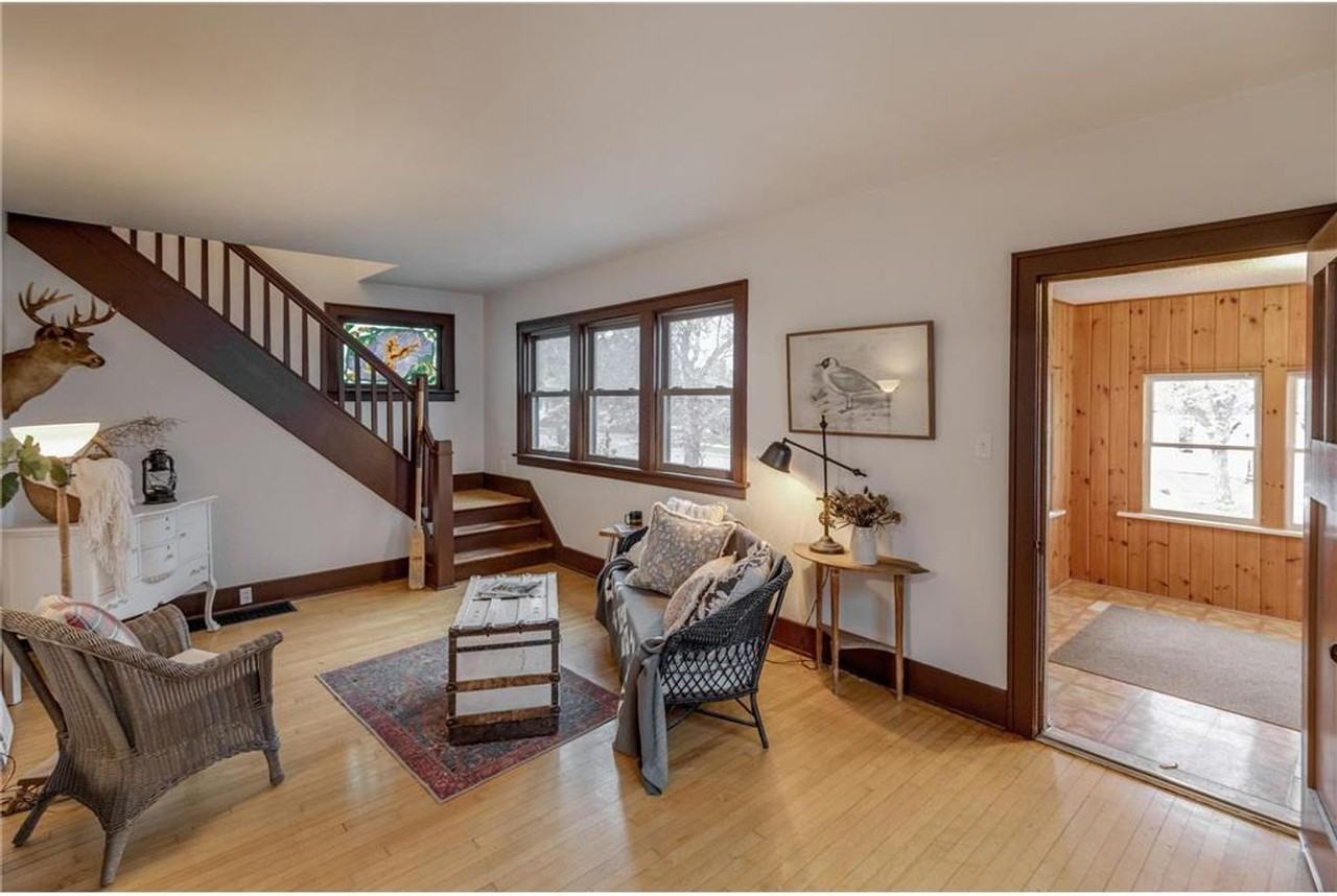 215 Chippewa St - Photo 2 of 12