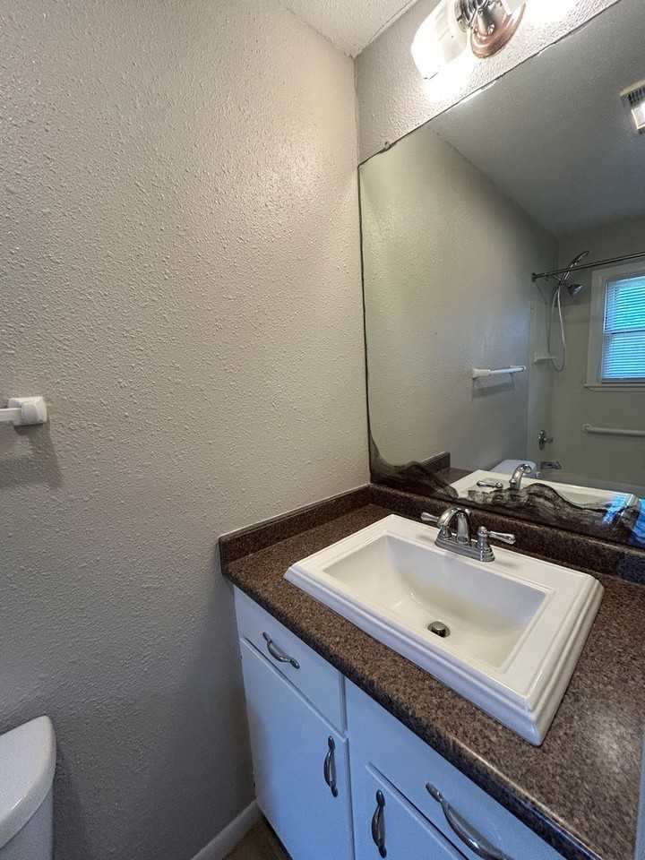 4409 Bagby Ave - Photo 2 of 10