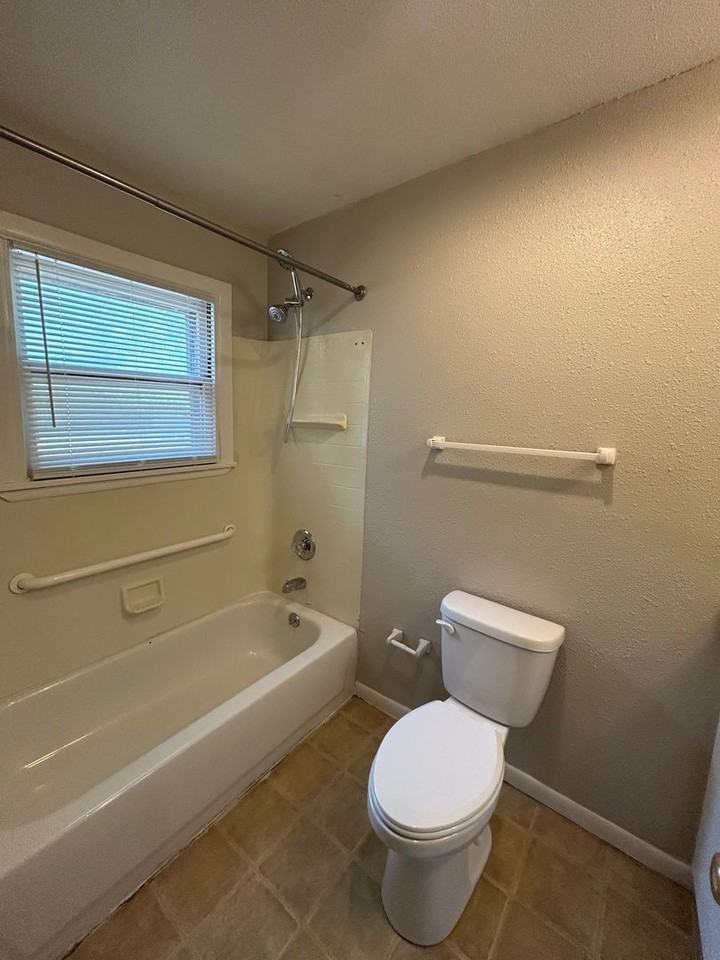 4409 Bagby Ave - Photo 3 of 10