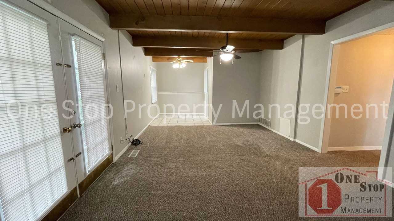 12207 E 46th Ter S - Photo 2 of 19