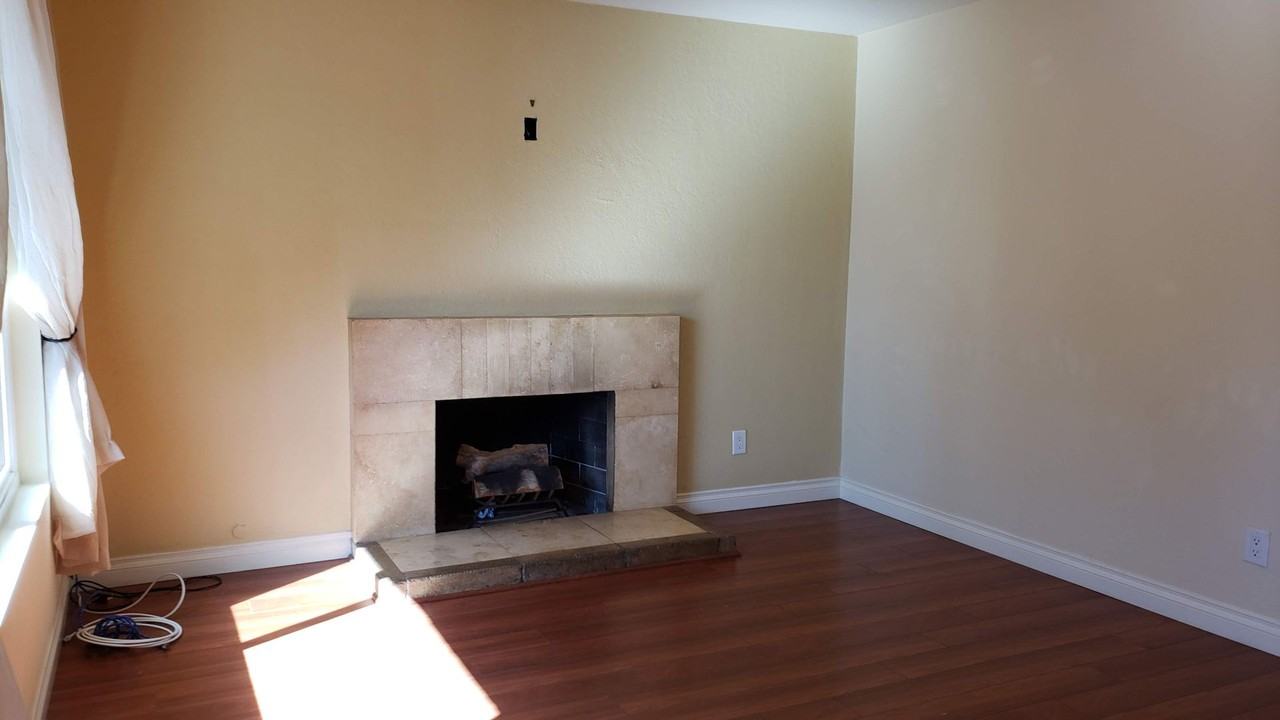 7724 Acama St - Photo 3 of 10