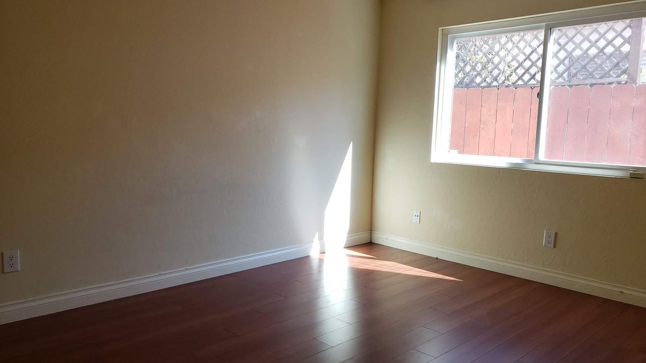 7724 Acama St - Photo 6 of 10