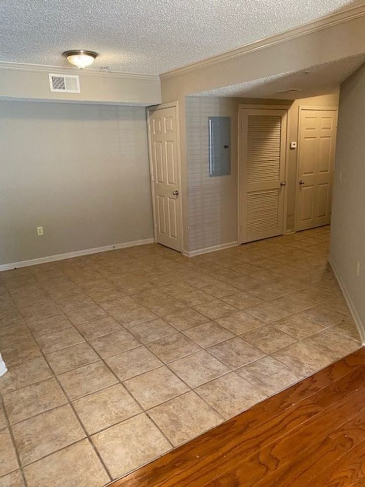 2301 Veterans Memorial Pkwy - Photo 3 of 23