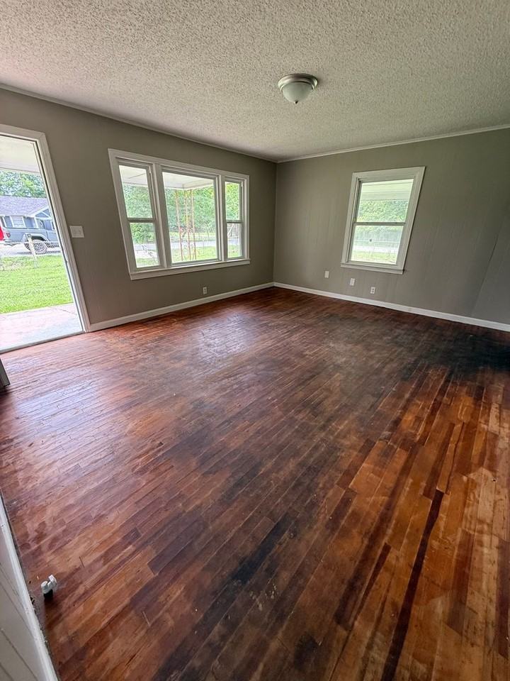 3221 Emrich St - Photo 2 of 7