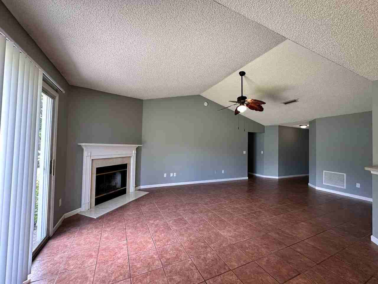9007 Bridgecreek Dr - Photo 2 of 12