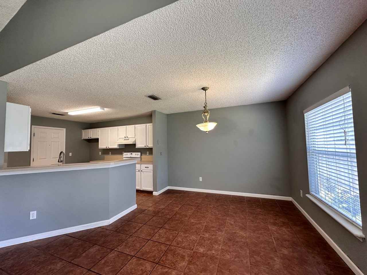 9007 Bridgecreek Dr - Photo 3 of 12