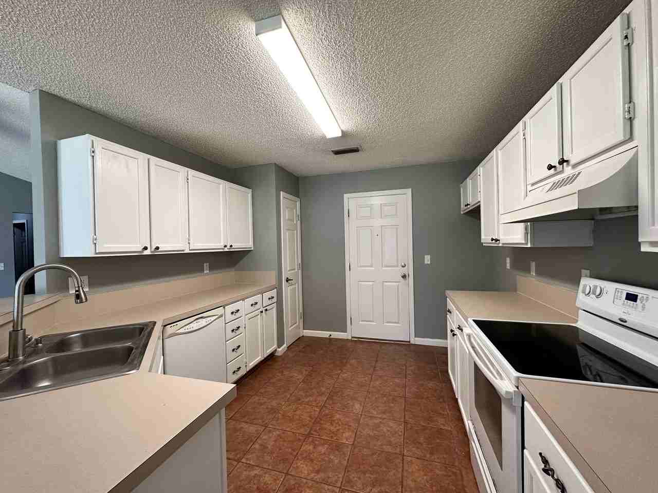9007 Bridgecreek Dr - Photo 4 of 12