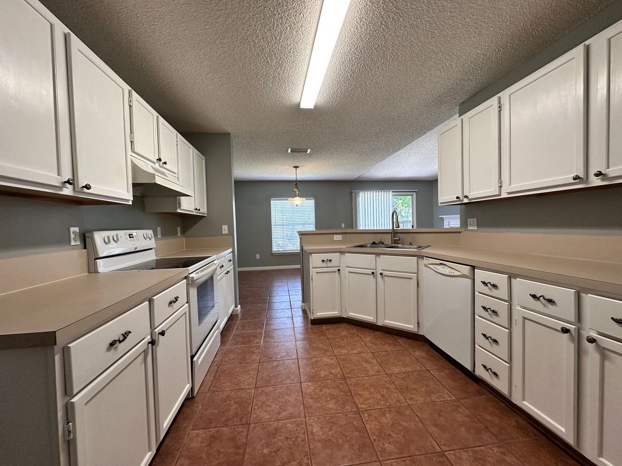 9007 Bridgecreek Dr - Photo 5 of 12