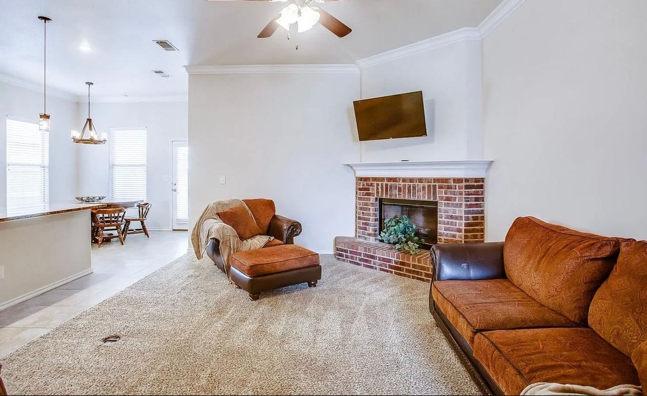 7428 103rd St - Photo 3 of 17