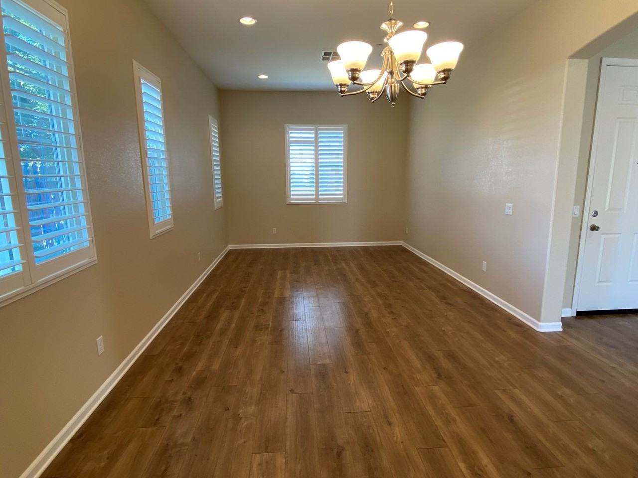 15803 Saint Clement Way - Photo 4 of 12