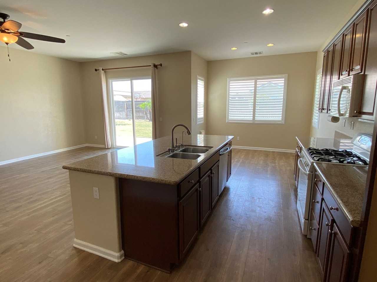 15803 Saint Clement Way - Photo 5 of 12