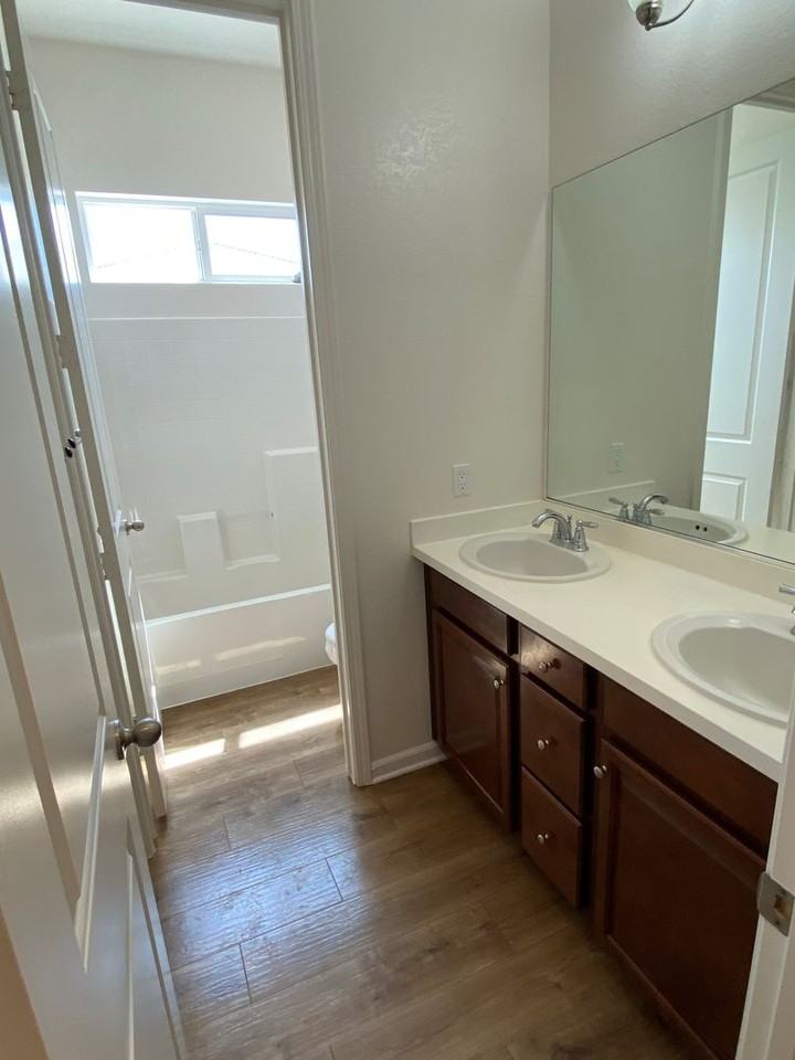 15803 Saint Clement Way - Photo 7 of 12