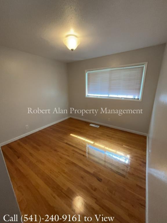 724 Sw 37th St - Photo 2 of 8