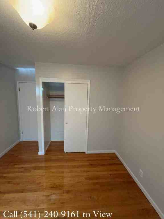 724 Sw 37th St - Photo 3 of 8
