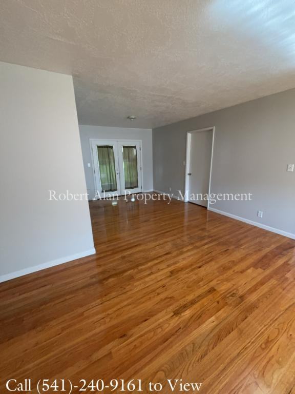 724 Sw 37th St - Photo 4 of 8