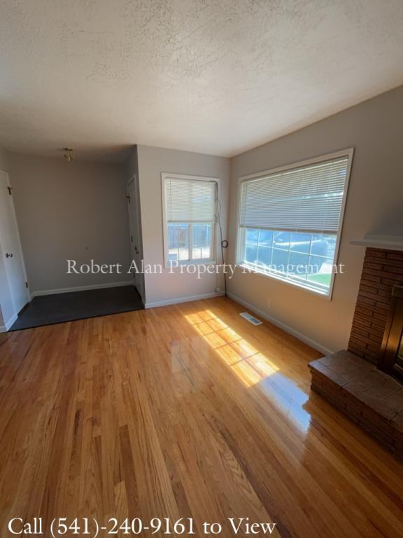 724 Sw 37th St - Photo 5 of 8