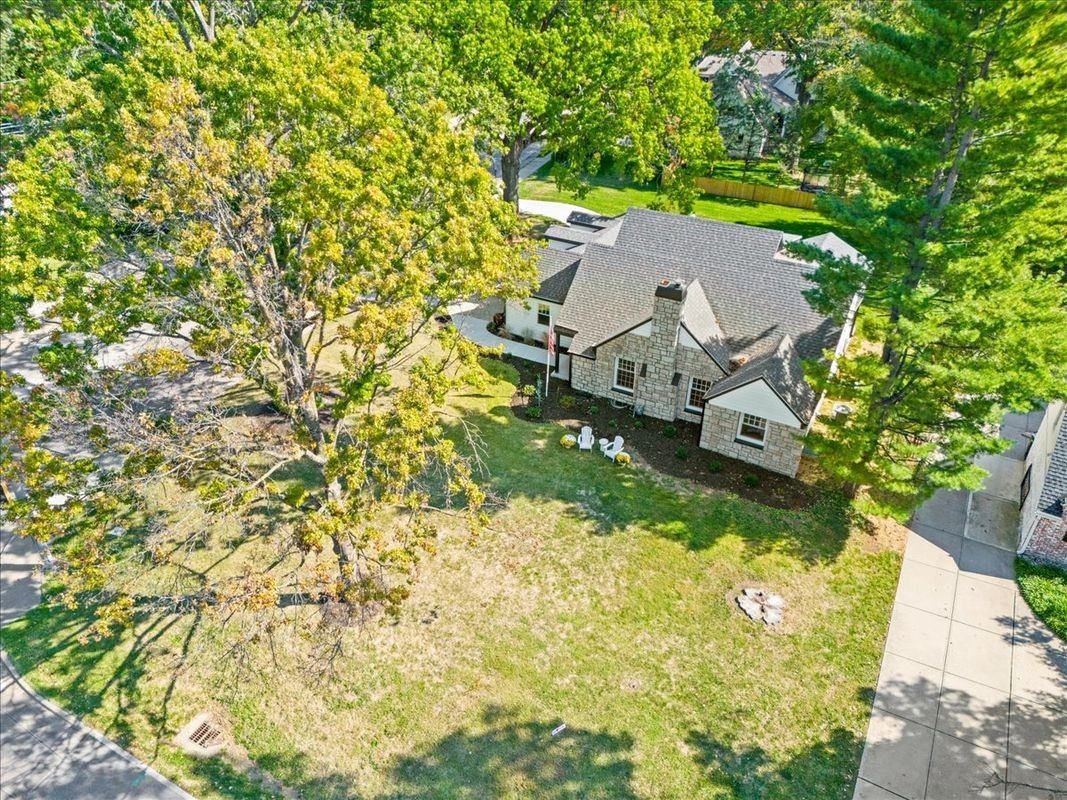 8301 Lee Blvd - Photo 3 of 26