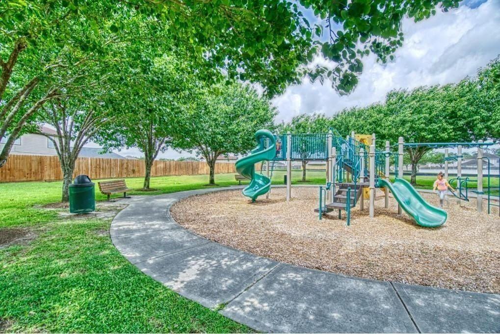 1907 Wooded Acres Dr - Photo 3 of 7