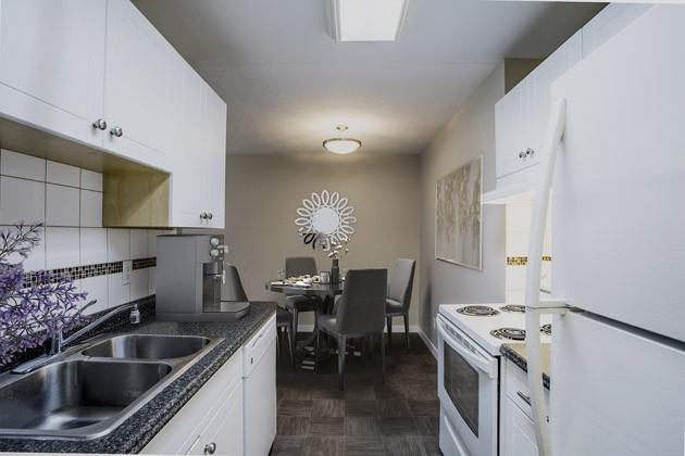 Fraser Manor Apartments - Photo 2 of 9