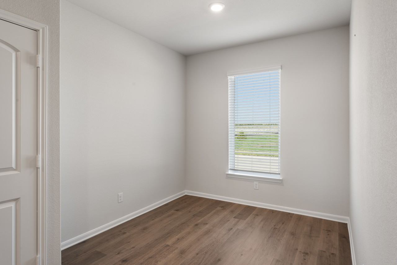125 Magnolia Blvd - Photo 2 of 16