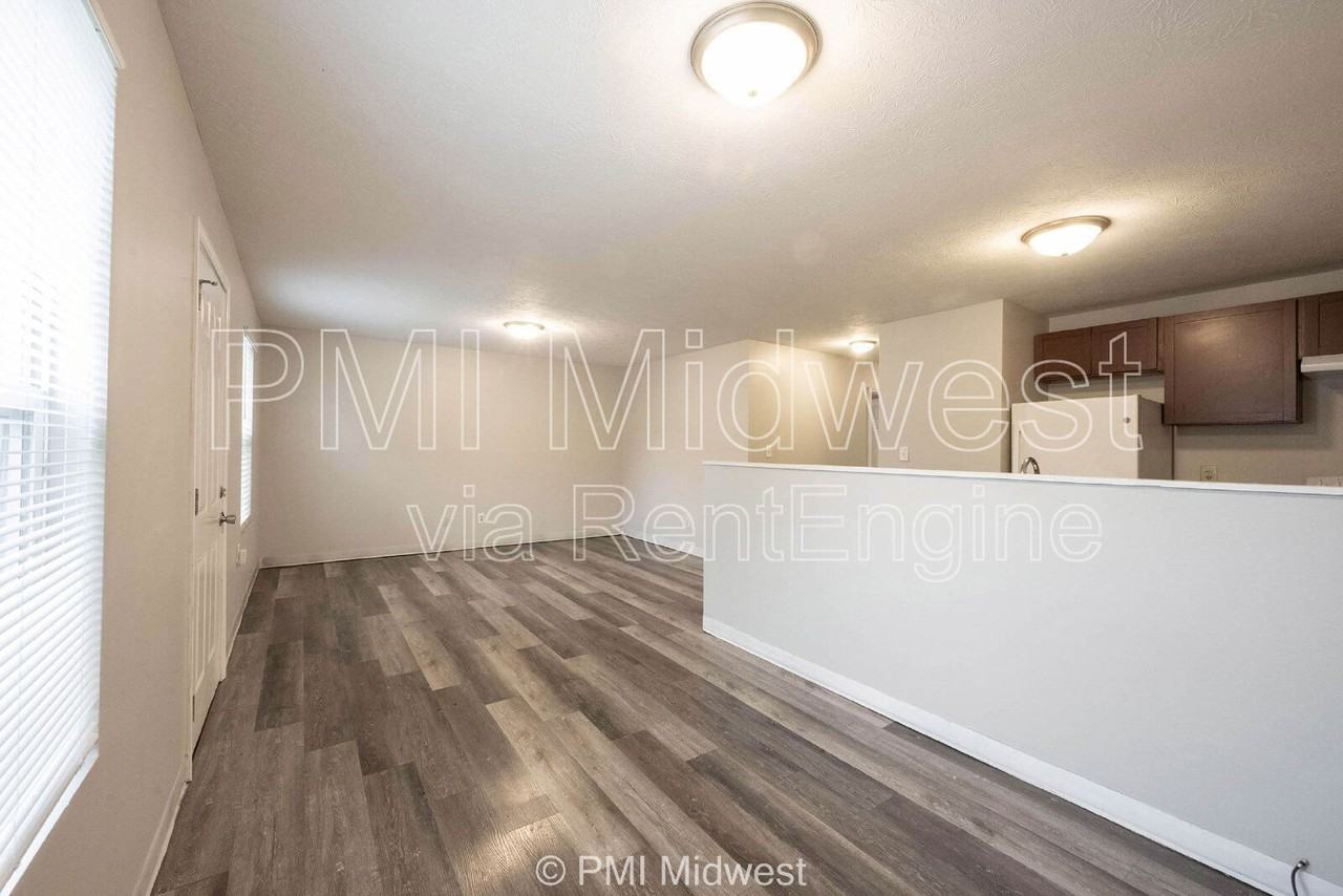 622 N Linwood Ave - Photo 2 of 26