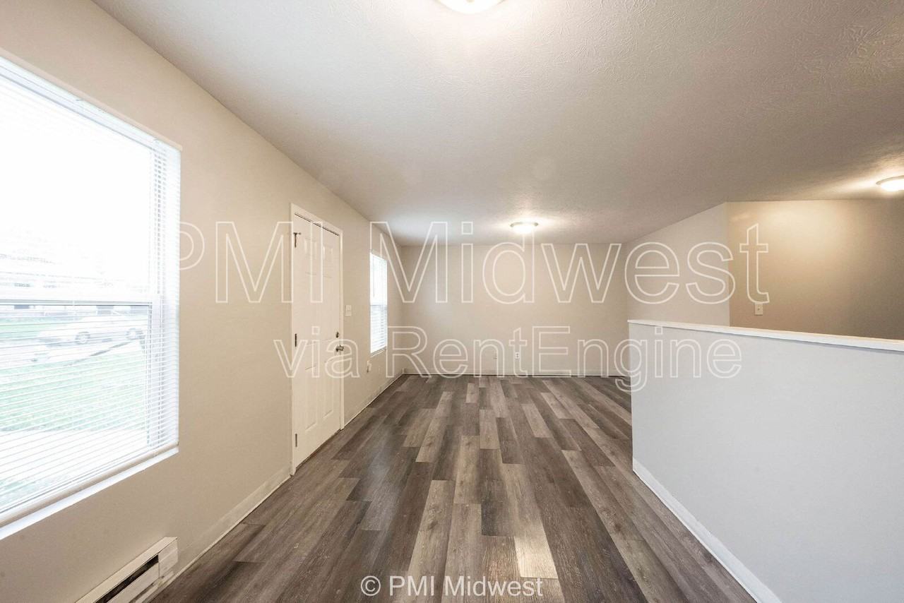 622 N Linwood Ave - Photo 3 of 26