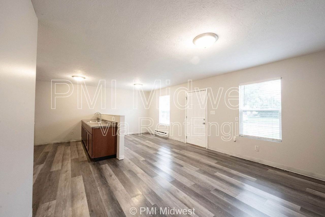 622 N Linwood Ave - Photo 6 of 26