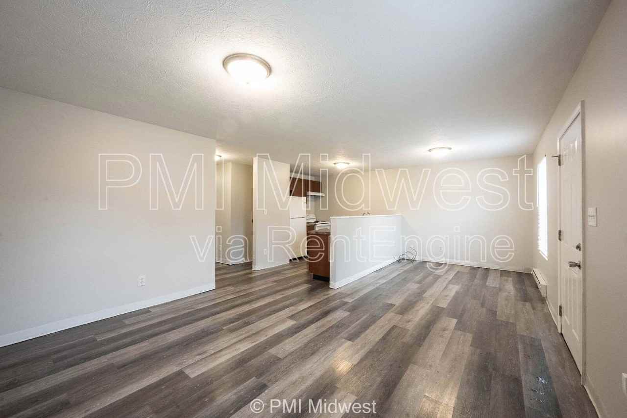 622 N Linwood Ave - Photo 7 of 26