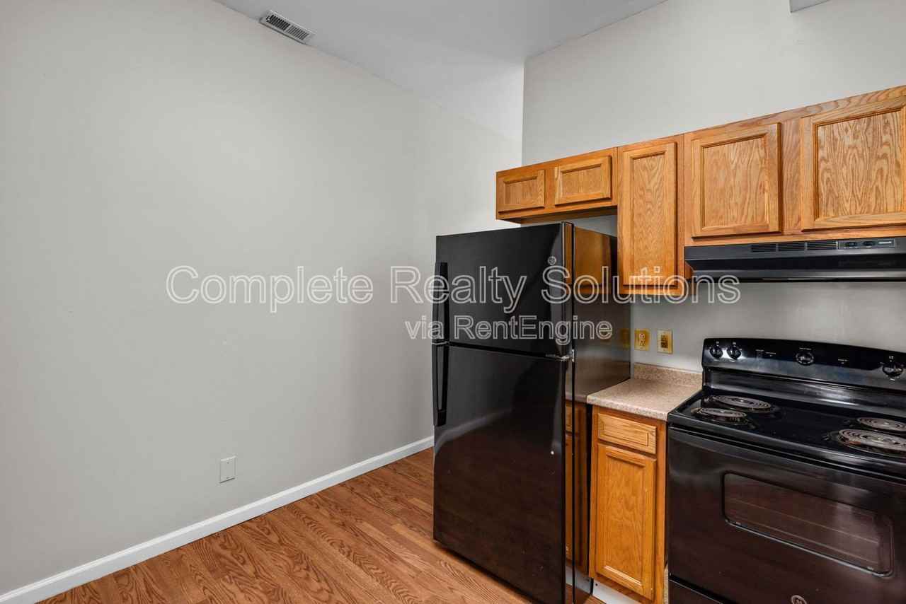 3021 Iowa Ave #2F - Photo 7 of 27