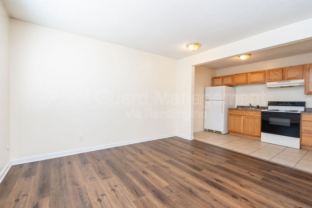 2114 E 16th St N #201 - Photo 3 of 14