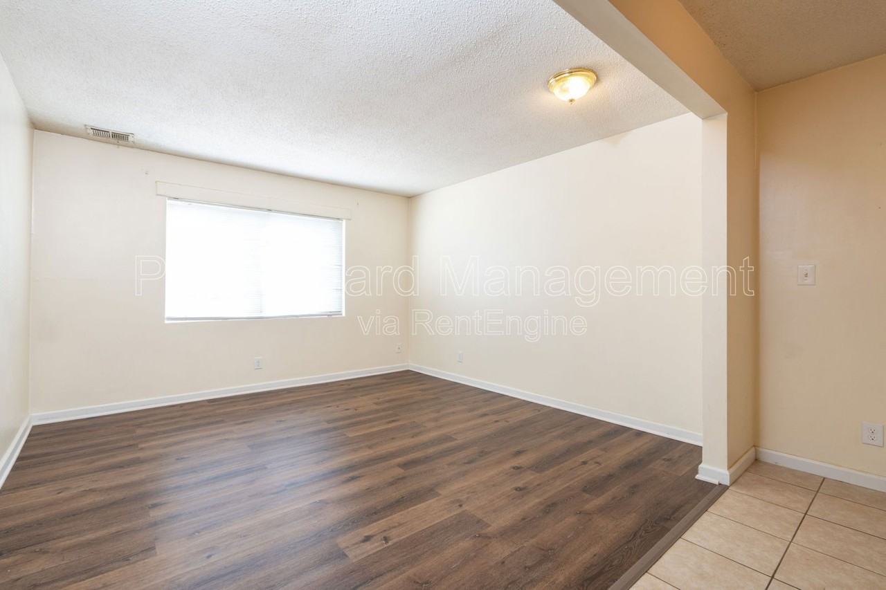 2114 E 16th St N #201 - Photo 5 of 14