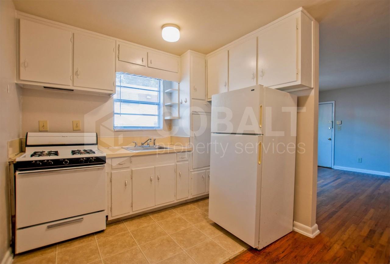 896 Greenwood Ave Ne #7 - Photo 2 of 12