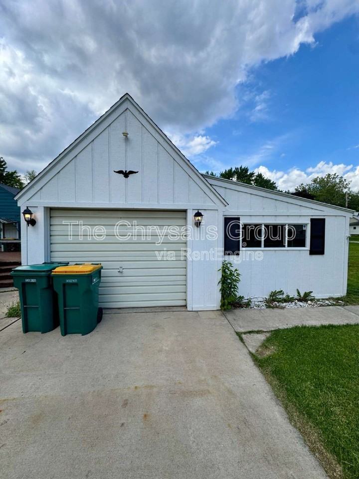 512 W Stanton St - Photo 2 of 10