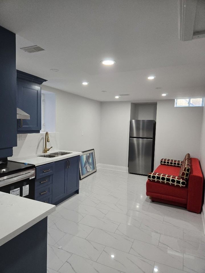 1136 Enchanted Cres - Photo 3 of 16