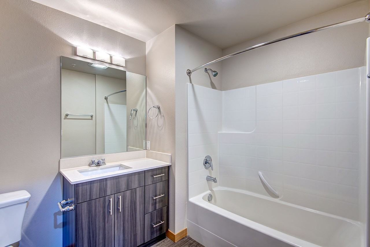 Insignia - Photo 3 of 50