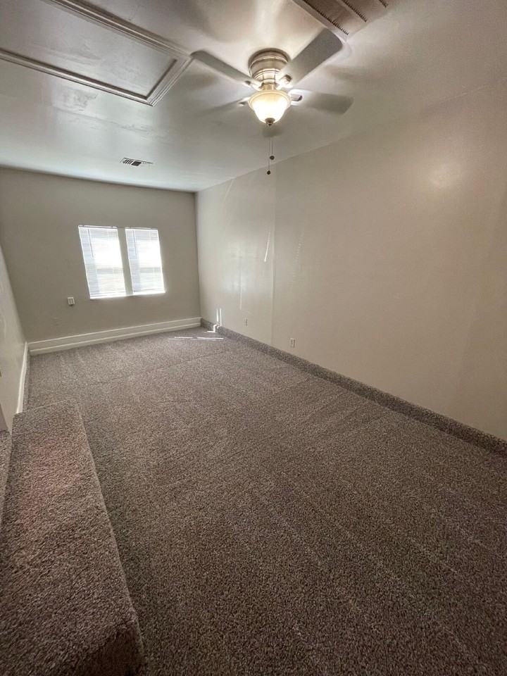 4606 32nd St - Photo 3 of 7