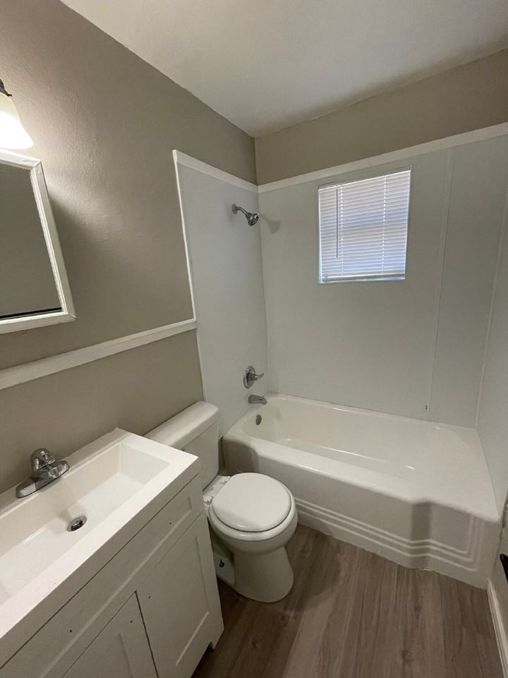 4606 32nd St - Photo 6 of 7
