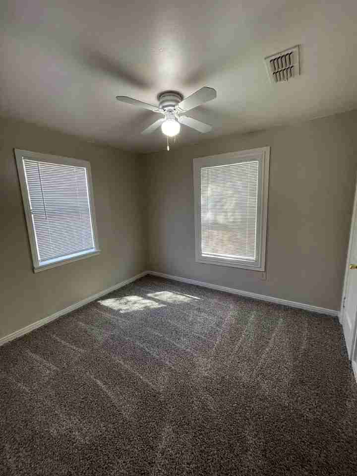 4606 32nd St - Photo 7 of 7
