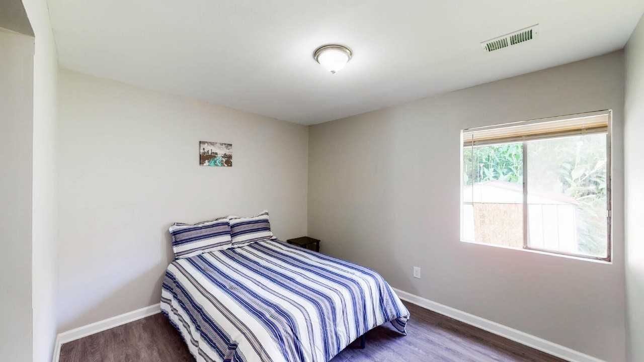 2010 Grange Dr Se - Photo 2 of 23