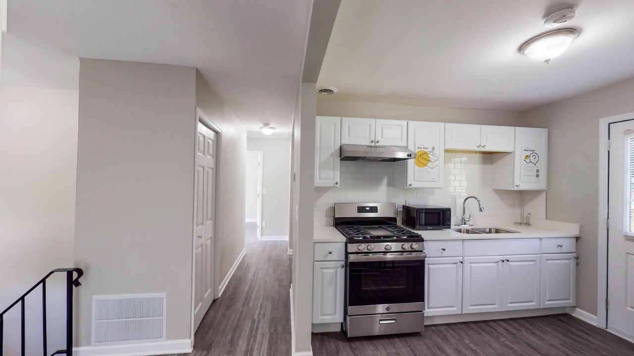 2010 Grange Dr Se - Photo 4 of 23